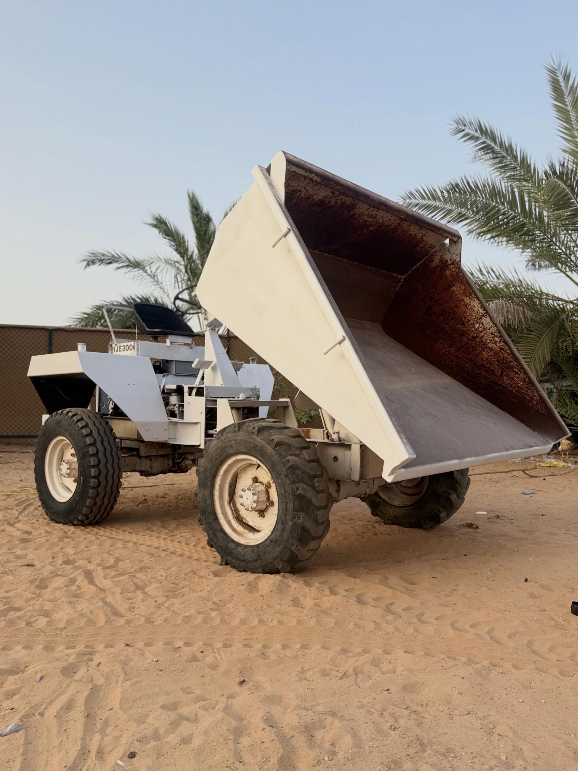 للبيع دمبر فورويل قلاب 6.5 طن